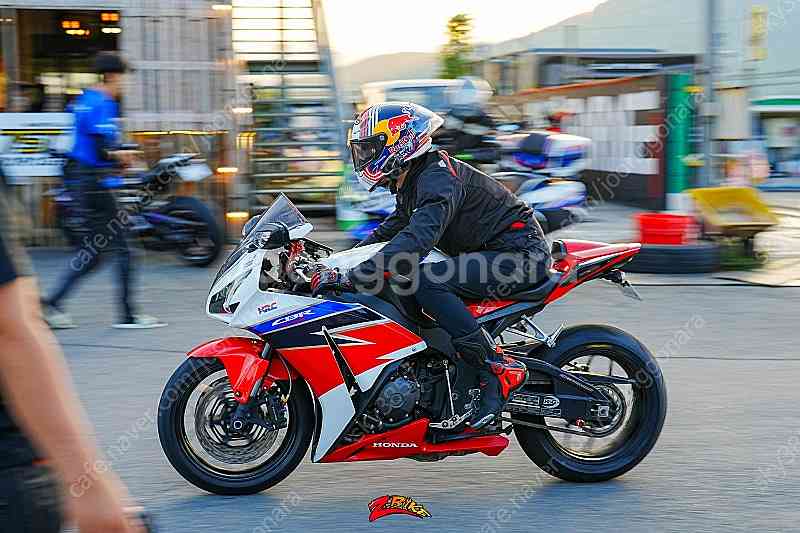 cbr1000rr--0