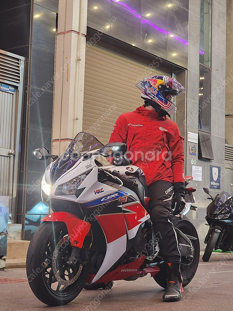 cbr1000rr--3