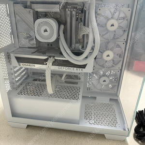 RTX5070 이글 화이트 팝니다