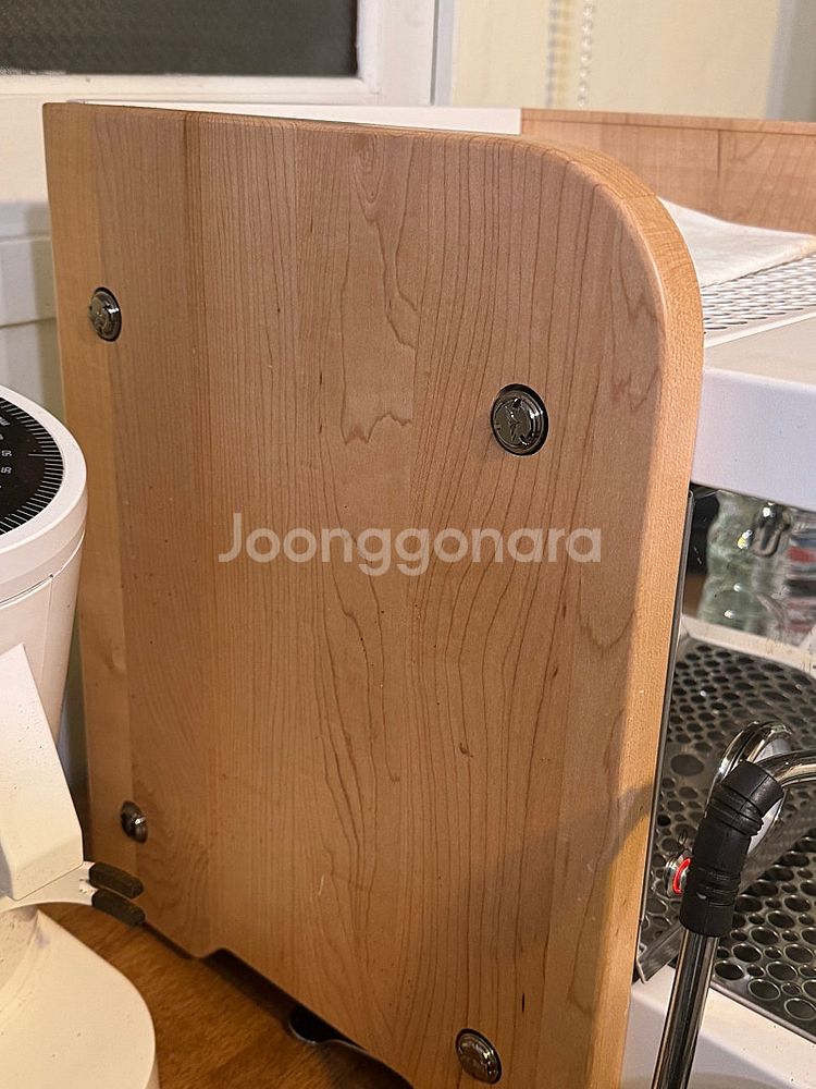 자르R 화이트 판매합니다. 건대입구(가격인하)--1