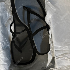 Le917 V LINE LEATHER SANDAL 르셉템버 샌달 새상품