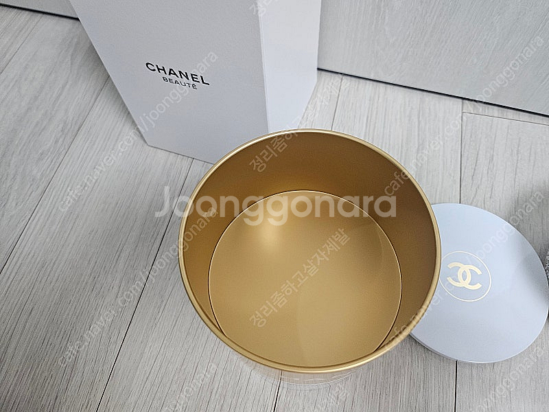 정품) 새상품 샤넬 원형 케이스 보석함 (코스메틱)--4