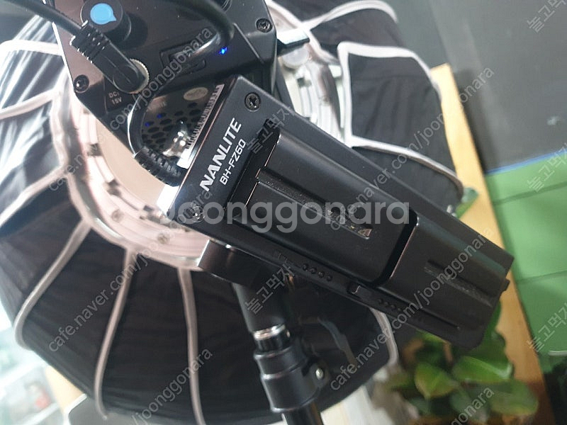 난라이틔 60b 2세트 휴대배터리팩 + 소프트박스 팝니...--9