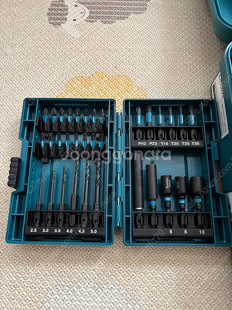 마끼다 충전 해머드릴 HP330D 세트 팝니다.--2