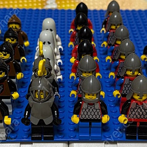 올드 캐슬 피규어 약간 팝니다