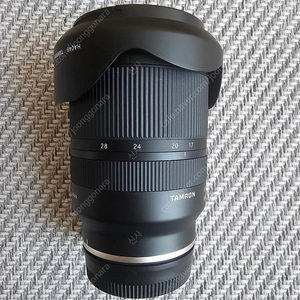 소니용 탐론 17-28 판매합니다. 보증기간 지났지만 상태좋고 박스풀셋입니다. 경기도 군포에서 직거래로 63만원에 판매합니다 연락주세요.