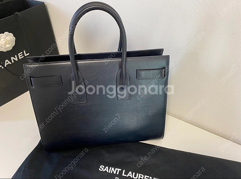 생로랑 삭드쥬르 네이비 팝니다(새상품)--1