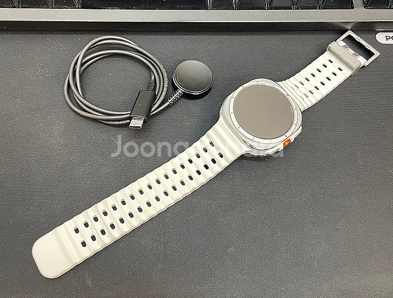 갤럭시워치7울트라 47mm LTE 화이트 상태좋은 중고...--1