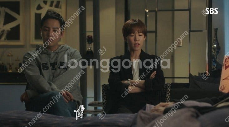 골든구스 WSTRN 써져 있는 회색 후드티 새거 팔아요...--6