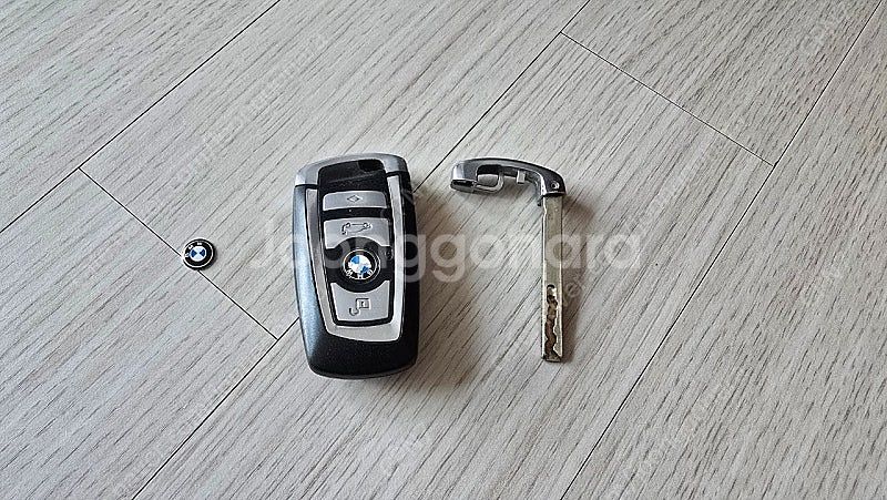 BMW F01 F10 등 F시리즈 정품 차키입니다.--0