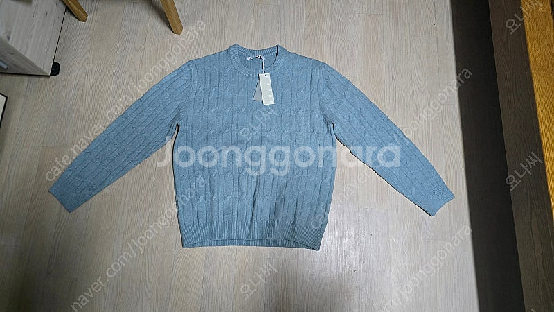 (L)수아레 케이블 라운드 니트 스카이블루 (새상품)--0