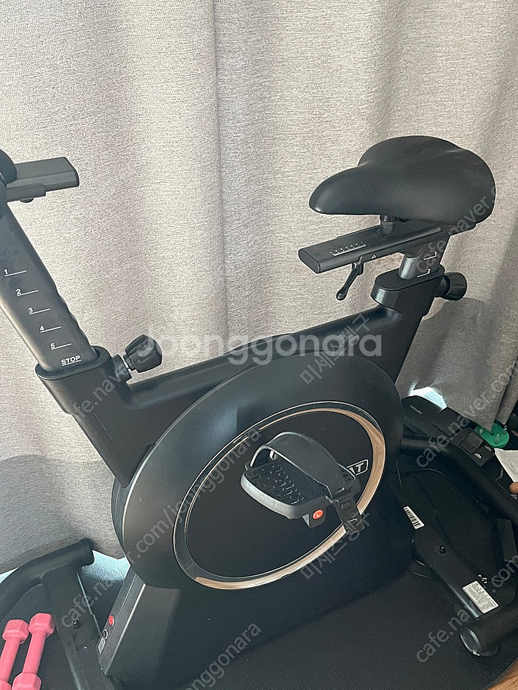 (상태최상)뉴스킨 뉴비트 실내자전거 스마트바이크--1