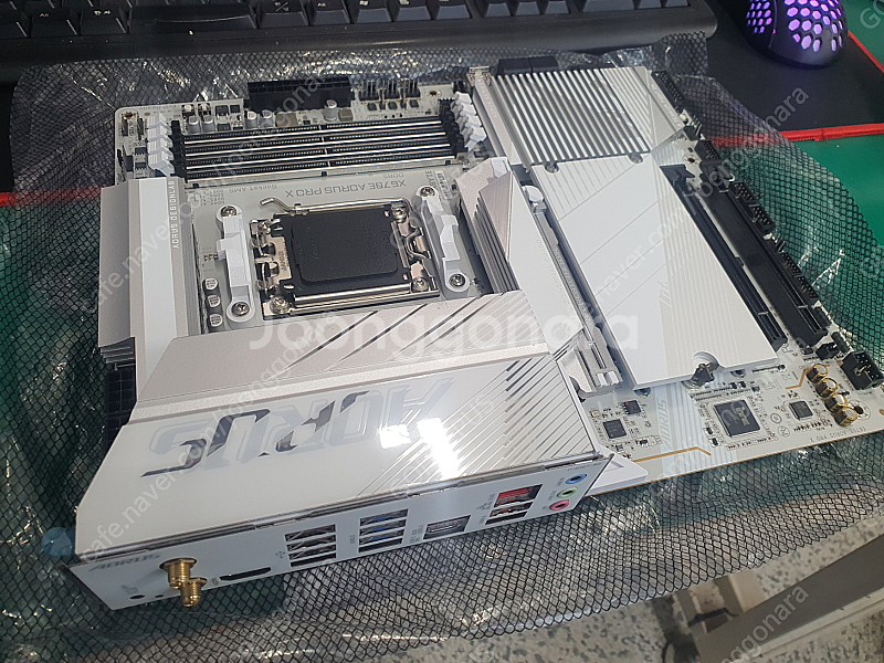 기가바이트 X670E Pro X 화이트 메인보드.직거래...--2