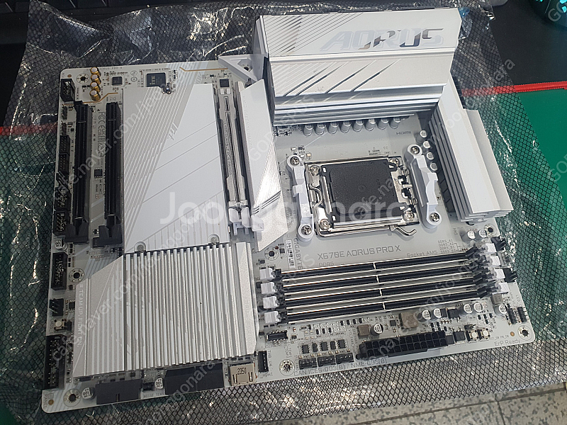 기가바이트 X670E Pro X 화이트 메인보드.직거래...--3