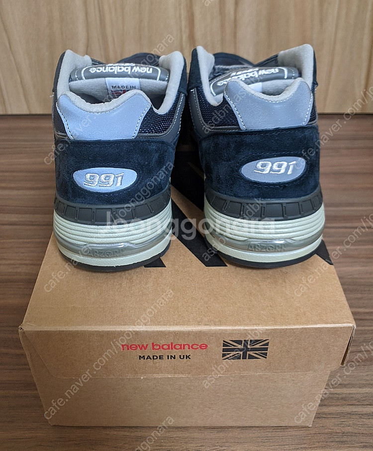 뉴발란스 991v1 네이비 285사이즈 팝니다.--3
