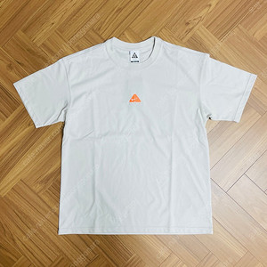 나이키 ACG 미디움 반팔 티셔츠 연베이지