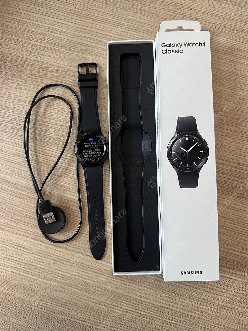 R880 갤럭시 워치4클래식 42mm 블랙 8만 판매합니다.