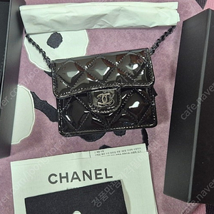 새상품 샤넬 아코디언 페이던트 줄달린 카드지갑 블랙 크로스카드지갑