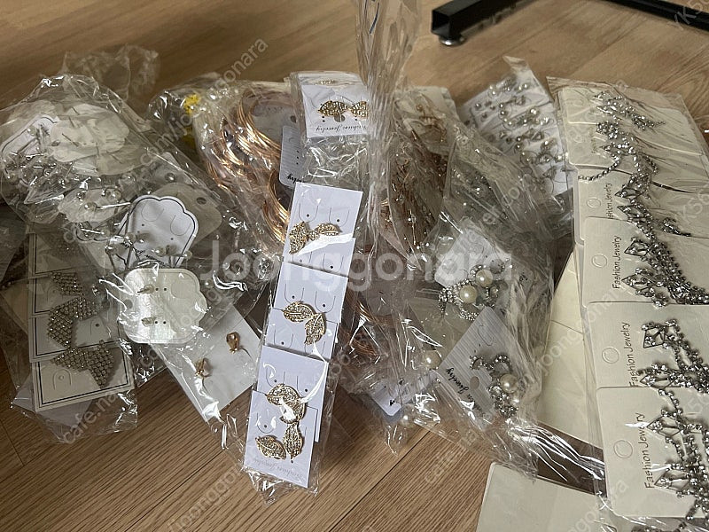 새제품 도매 귀걸이 400개당 10만원에 떨이처분합니다...--1