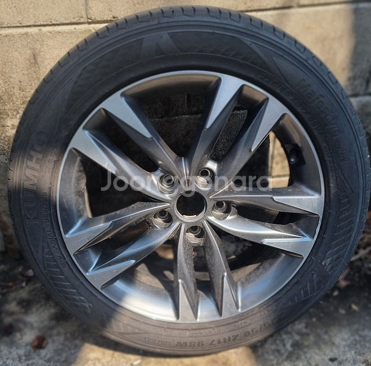 스팅어 17인치 휠 타이어 225 50 r17 판매 합니다.마제스--1