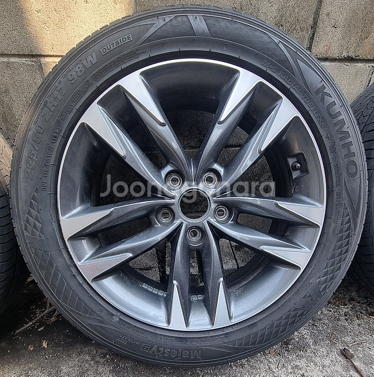 스팅어 17인치 휠 타이어 225 50 r17 판매 합니다.마제스--2