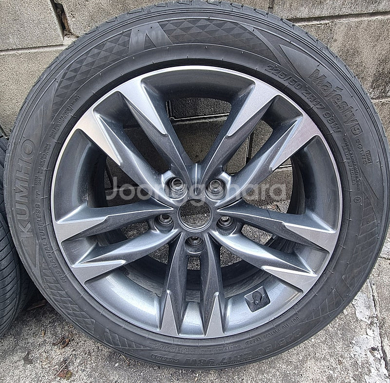 스팅어 17인치 휠 타이어 225 50 r17 판매 합니다.마제스--4