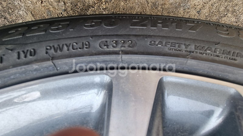 스팅어 17인치 휠 타이어 225 50 r17 판매 합니다.마제스--7