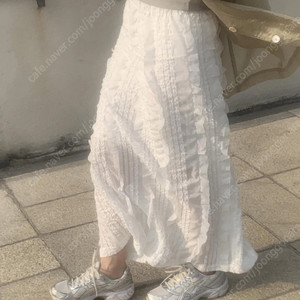 (새상품) 씨유쑨 프릴스커트