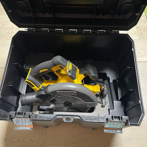 디월트 DSC578N 60V용 7인치 원형톱(케이스 포함)