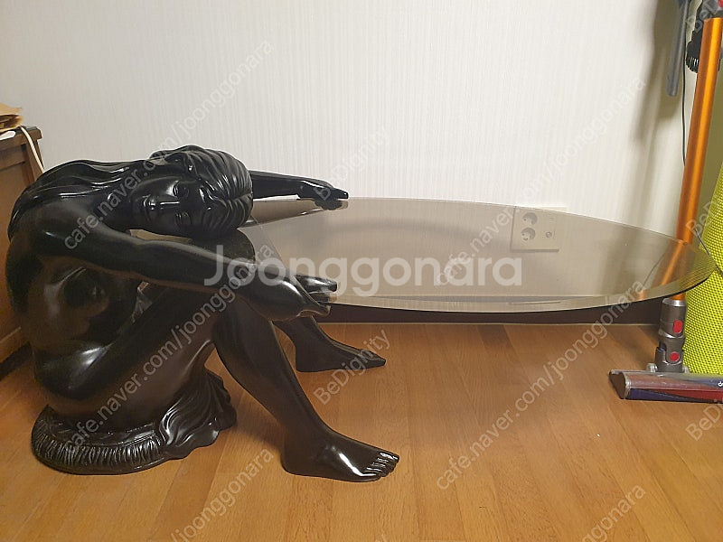 대리석 조각 여성 테이블--0