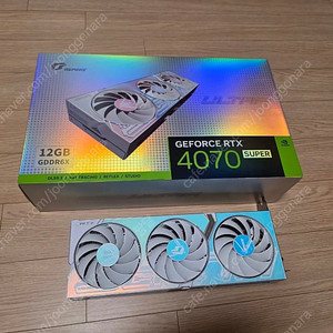 RTX 4070 SUPER ULTRA OC COLORFUL IGame D6X 12GB White 화이트 그래픽카드