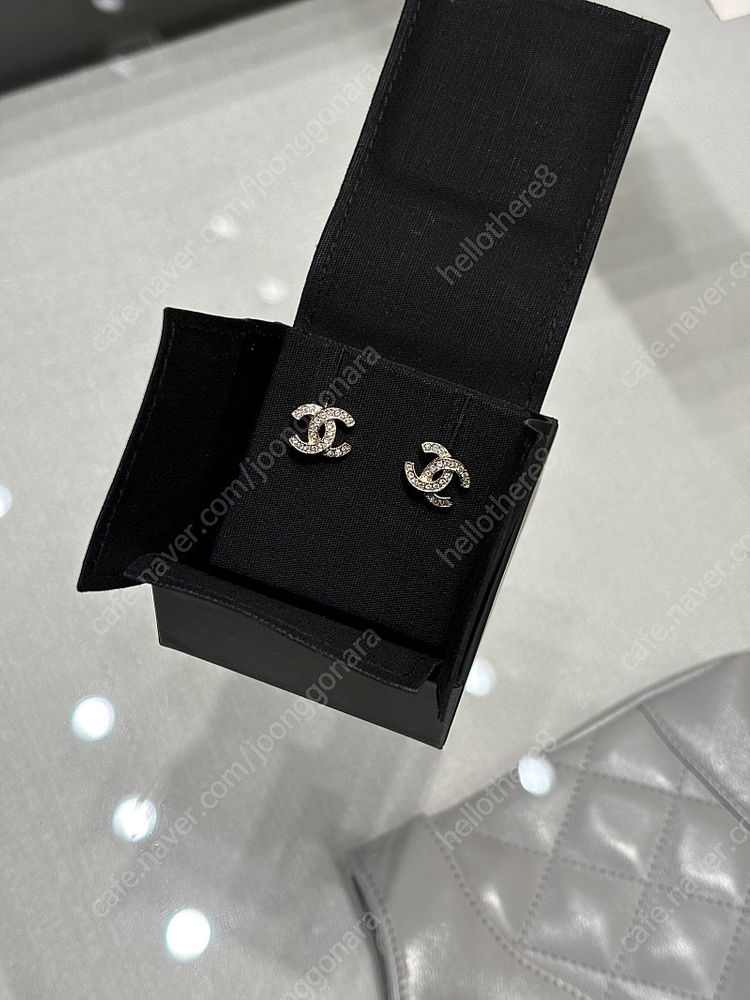 샤넬 기본CC로고 귀걸이 ABE100 골드 새상품--3