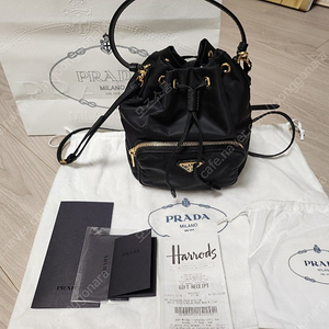 프라다 버킷백