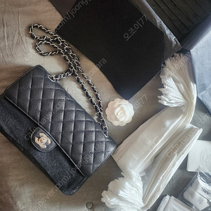 새상품) 샤넬 클래식미듐 은장