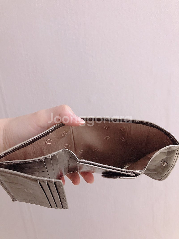 아이그너 반지갑 3단지갑 메탈 은색--1