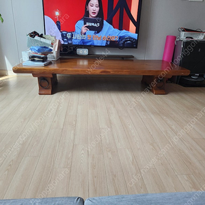 소나무 좌탁자