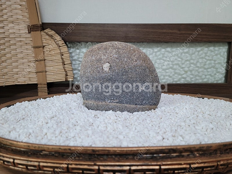 산위로 떠오른 둥근달 문양석. 수석--0