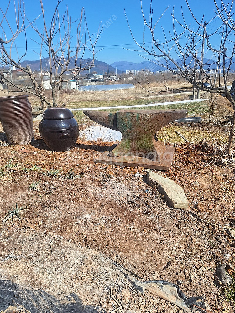 대장간 모루--0