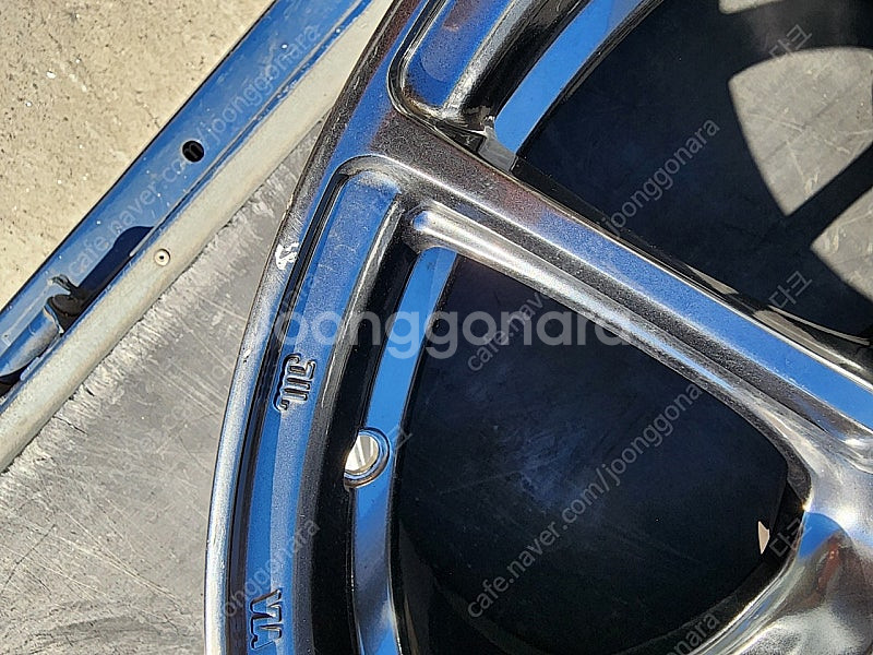 웨즈스포츠 SA25R 8.5J 50 18인치 한대분 팔...--2