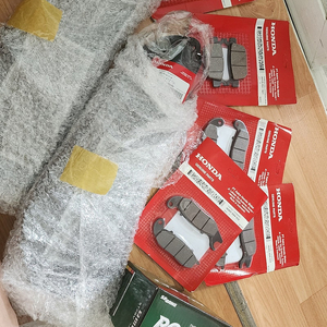 Pcx125(21년식이후모델)브레이크패드 에어필터 호환배터리 팔아요