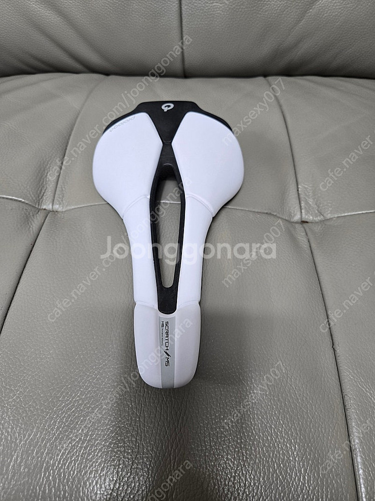 프롤로고 스크래치 m5 안장140mm 카본 화이트--0