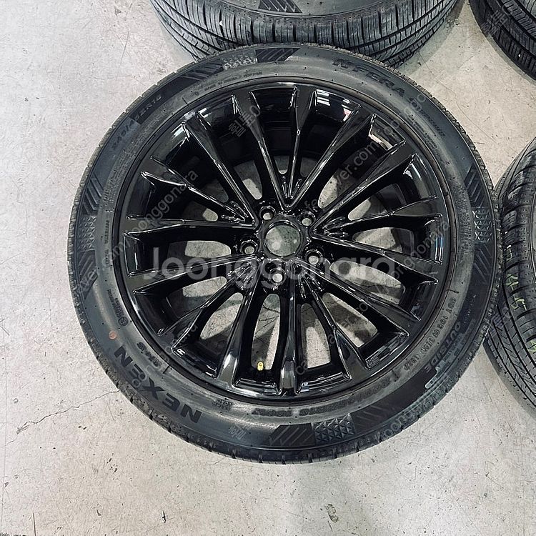 [ 정품 ] BMW 520I 럭셔리 18인치 휠 타이어...--1