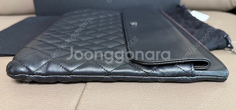 샤넬 램스킨 시즌 포켓 플랩 클러치 라지 블랙 은장 A...--6