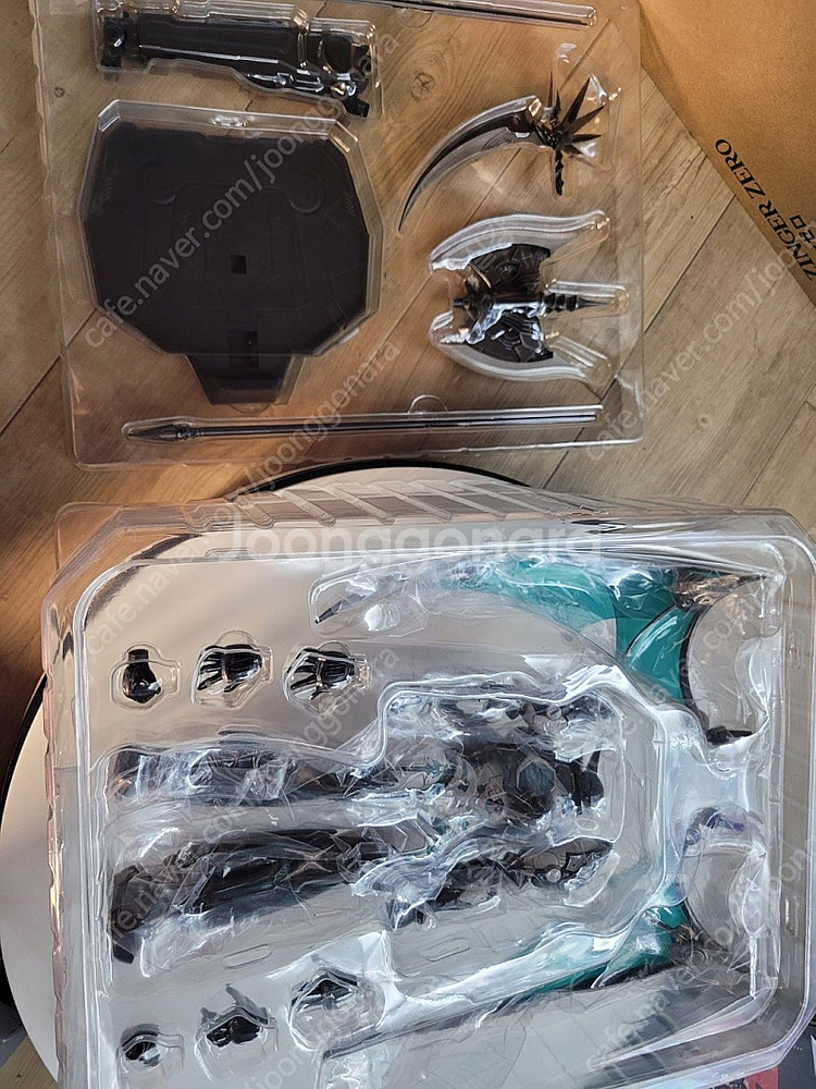 쓰리제로 진겟타 메탈릭 블랙진겟타 팝니다--0