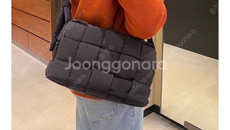 보테가베네타 패디드 카세트백 맥시--2