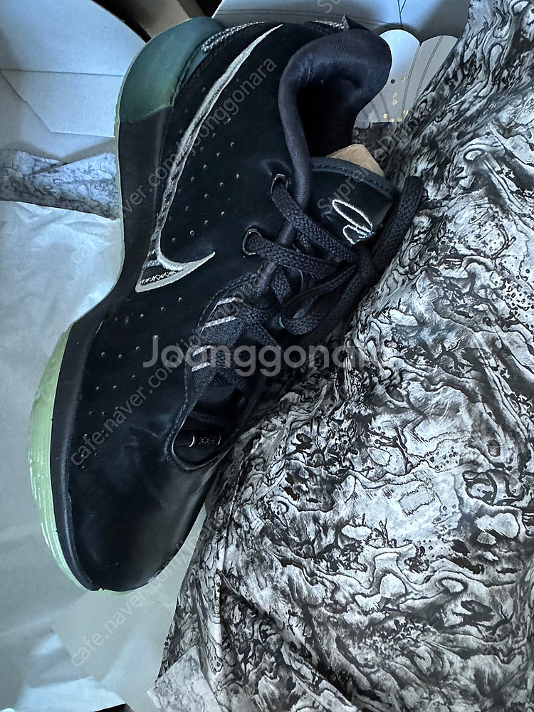 르브론21 타히티안 265사이즈 새제품--0