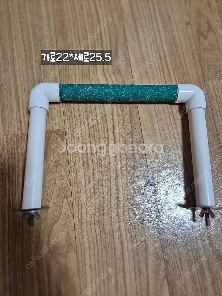 앵무새 횃대, 목욕통 먹이통 등 팝니다--3