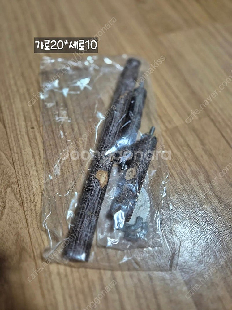 앵무새 횃대, 목욕통 먹이통 등 팝니다--6