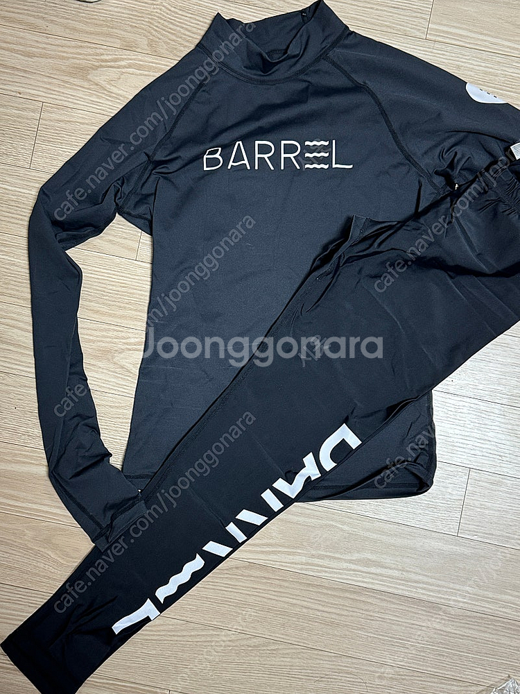 배럴 여성 래쉬가드 (상의M+반바지M+레깅스) + 매쉬수영가방 일괄판매--1