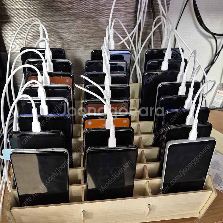 휴대폰 53대+제어프로그램+노트북+공유기+허브 판매 합...--1